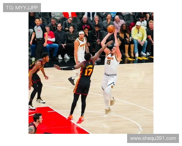 费尔斯表现抢眼12投8中砍下21分6篮板4抢断三分球命中率高达75